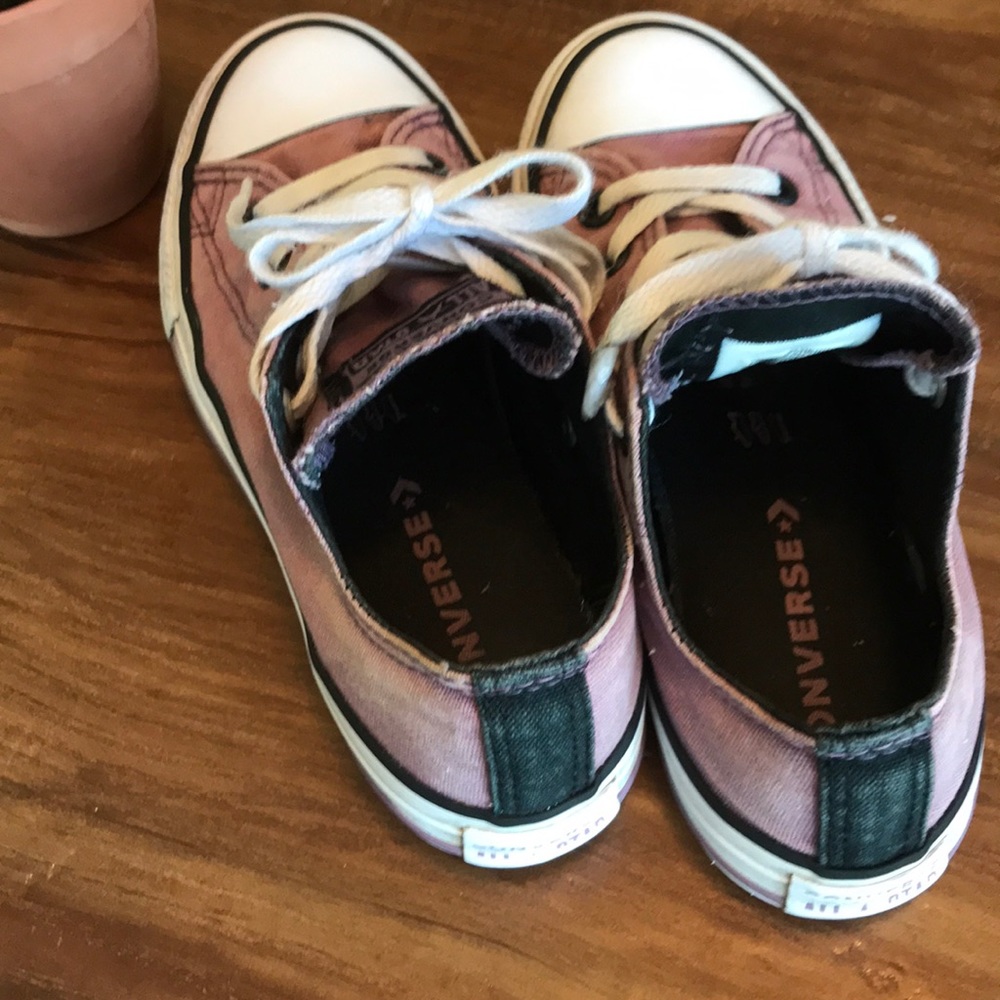 Girls Converse All Stars size 1 *play condition* - Picture 2 of 4